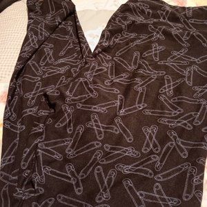 Lularoe tc leggings with safety pins